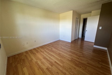 Copropriété à vendre à Hialeah, Floride: 2 chambres, 82.03 m2 № 2012010 - photo 6