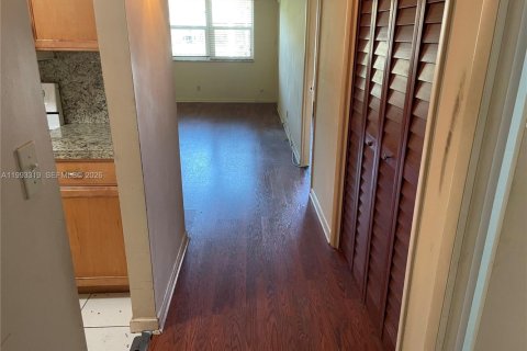 Купить кондоминиум в Холливуд, Флорида 1 спальня, 67.54м2, № 2062899 - фото 4