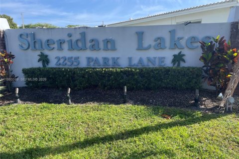 Кондоминиум с 1 спальней в Холливуд, Флорида № 2062899