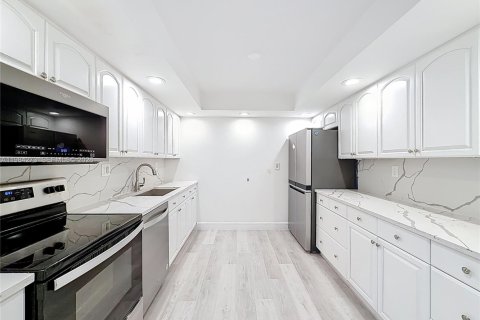 Condo in Hallandale Beach, Florida, 3 bedrooms  № 2053022 - photo 2