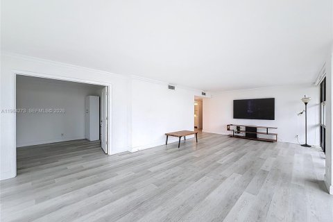 Condo in Hallandale Beach, Florida, 3 bedrooms  № 2053022 - photo 16