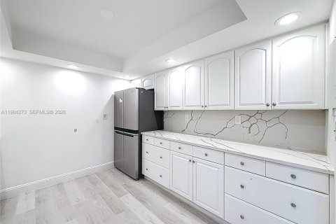 Condo in Hallandale Beach, Florida, 3 bedrooms  № 2053022 - photo 5