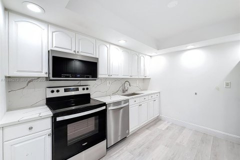 Condo in Hallandale Beach, Florida, 3 bedrooms  № 2053022 - photo 3