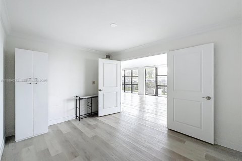 Condo in Hallandale Beach, Florida, 3 bedrooms  № 2053022 - photo 17