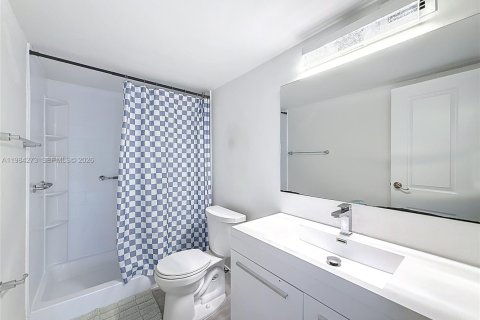 Condo in Hallandale Beach, Florida, 3 bedrooms  № 2053022 - photo 26