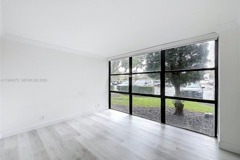 Condo in Hallandale Beach, Florida, 3 bedrooms  № 2053022 - photo 28