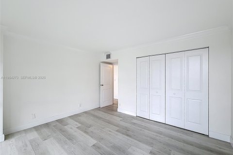 Condo in Hallandale Beach, Florida, 3 bedrooms  № 2053022 - photo 29