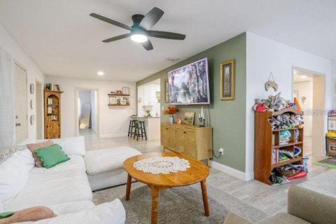 House in Lakeland, Florida 4 bedrooms, 202.71 sq.m. № 2231177 - photo 7