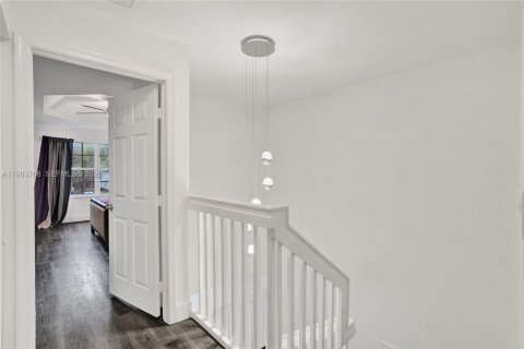 Townhouse in Miramar, Florida 3 bedrooms, 185.99 sq.m. № 2043067 - photo 13