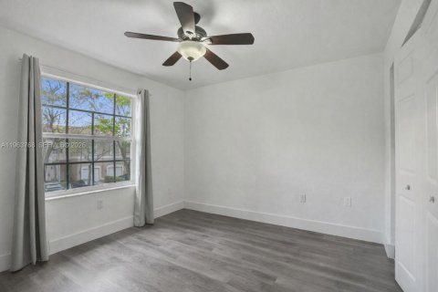 Townhouse in Miramar, Florida 3 bedrooms, 185.99 sq.m. № 2043067 - photo 19