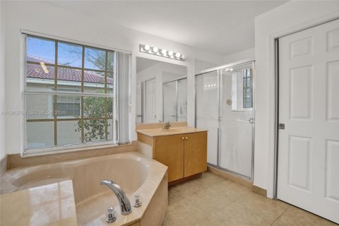 Townhouse in Miramar, Florida 3 bedrooms, 185.99 sq.m. № 2043067 - photo 28