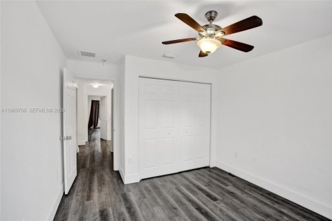 Townhouse in Miramar, Florida 3 bedrooms, 185.99 sq.m. № 2043067 - photo 16