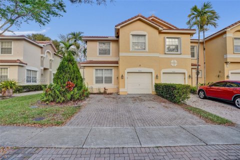 Townhouse in Miramar, Florida 3 bedrooms, 185.99 sq.m. № 2043067 - photo 2