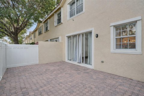 Townhouse in Miramar, Florida 3 bedrooms, 185.99 sq.m. № 2043067 - photo 29