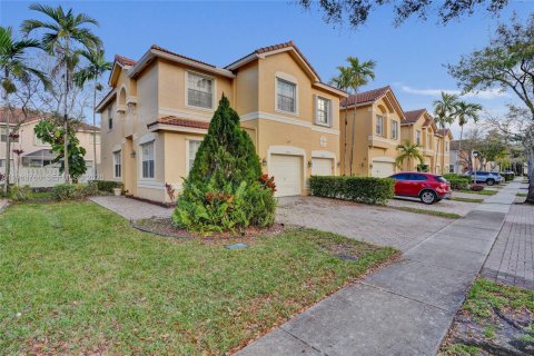 Townhouse in Miramar, Florida 3 bedrooms, 185.99 sq.m. № 2043067 - photo 4