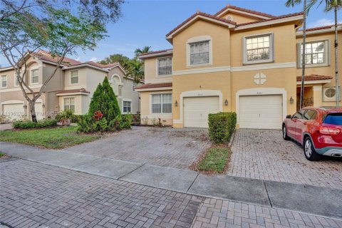 Townhouse in Miramar, Florida 3 bedrooms, 185.99 sq.m. № 2043067 - photo 3
