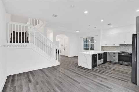 Townhouse in Miramar, Florida 3 bedrooms, 185.99 sq.m. № 2043067 - photo 9