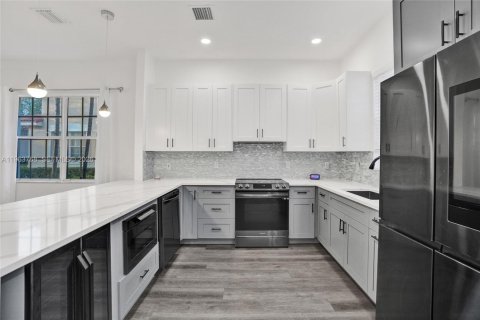 Townhouse in Miramar, Florida 3 bedrooms, 185.99 sq.m. № 2043067 - photo 8