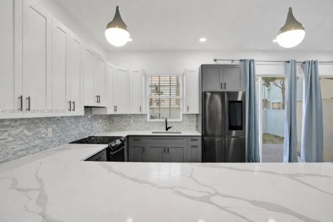 Townhouse in Miramar, Florida 3 bedrooms, 185.99 sq.m. № 2043067 - photo 7