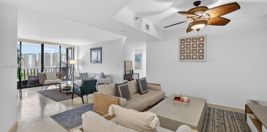 Condo à Aventura, Floride, 2 chambres  № 2153741
