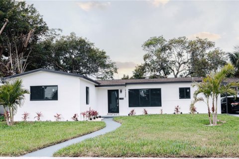 Casa en venta en Miami Gardens, Florida, 4 dormitorios, 128.11 m2 № 1966966 - foto 1