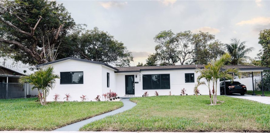 Casa en Miami Gardens, Florida 4 dormitorios, 128.11 m2 № 1966966