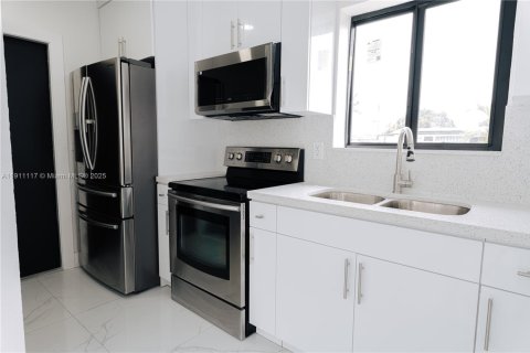 Casa en venta en Miami Gardens, Florida, 4 dormitorios, 128.11 m2 № 1966966 - foto 5