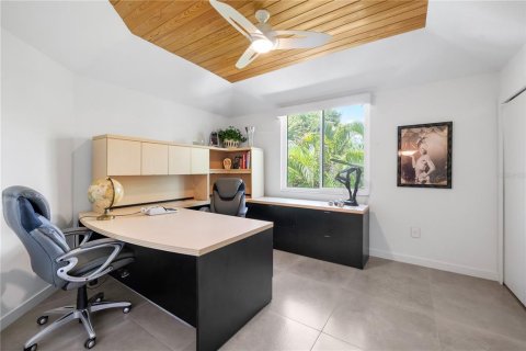 House in Sarasota, Florida 4 bedrooms, 217.48 sq.m. № 2225451 - photo 24