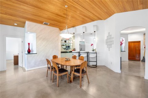 House in Sarasota, Florida 4 bedrooms, 217.48 sq.m. № 2225451 - photo 8