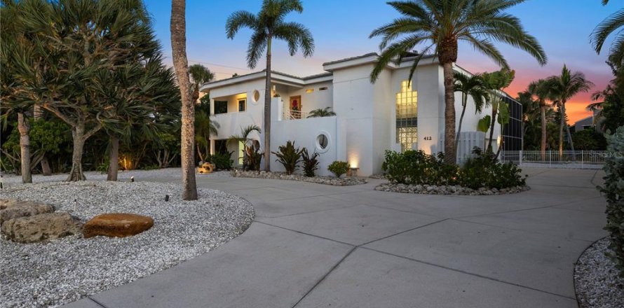 House in Sarasota, Florida 4 bedrooms, 217.48 sq.m. № 2225451