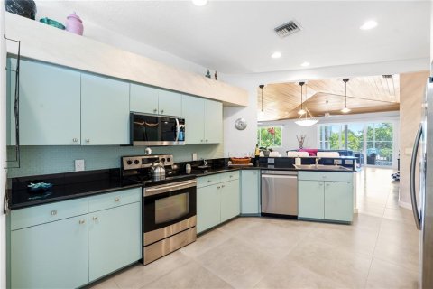 House in Sarasota, Florida 4 bedrooms, 217.48 sq.m. № 2225451 - photo 16