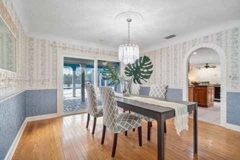 House in Davie, Florida 6 bedrooms, 630.34 sq.m. № 1731871 - photo 22