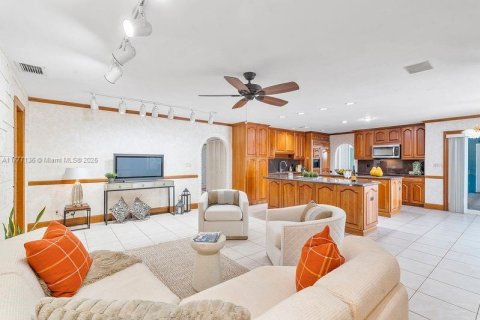 House in Davie, Florida 6 bedrooms, 630.34 sq.m. № 1731871 - photo 21