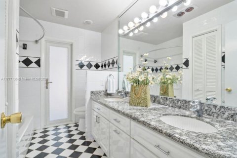 House in Davie, Florida 6 bedrooms, 630.34 sq.m. № 1731871 - photo 29