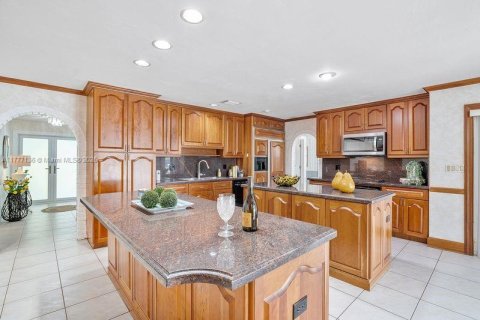 House in Davie, Florida 6 bedrooms, 630.34 sq.m. № 1731871 - photo 27