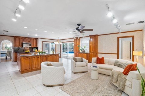 House in Davie, Florida 6 bedrooms, 630.34 sq.m. № 1731871 - photo 19