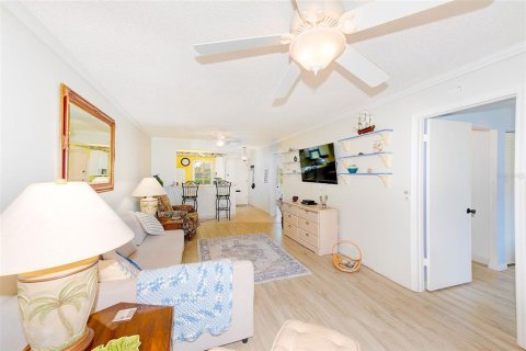 Casa en venta en Clearwater, Florida, 2 dormitorios, 82.31 m2 № 1378463 - foto 10