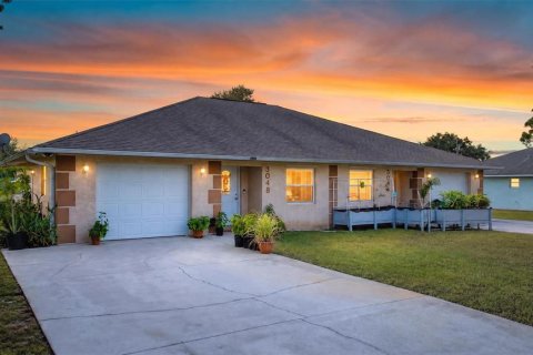 Commercial property in Edgewater, Florida 4 bedrooms, 188.96 sq.m. № 2430628 - photo 2