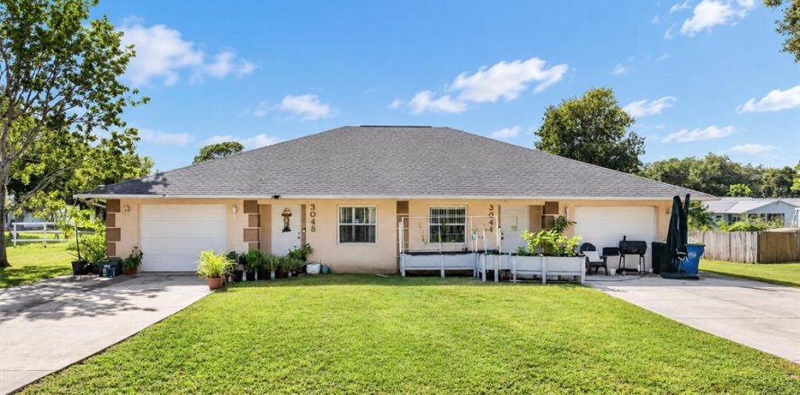Commercial property in Edgewater, Florida 4 bedrooms, 188.96 sq.m. № 2430628