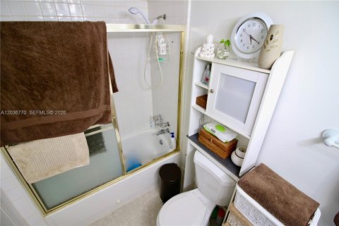 Снять в аренду кондоминиум в Майами-Бич, Флорида 62.99м2, № 2085063 - фото 18