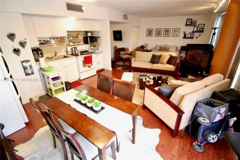 Снять в аренду кондоминиум в Майами-Бич, Флорида 62.99м2, № 2085063 - фото 10