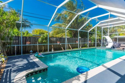 Casa en venta en Cutler Bay, Florida, 3 dormitorios, 120.49 m2 № 1979081 - foto 10