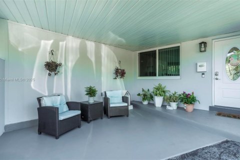 Casa en venta en Cutler Bay, Florida, 3 dormitorios, 120.49 m2 № 1979081 - foto 5