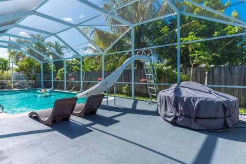 Casa en venta en Cutler Bay, Florida, 3 dormitorios, 120.49 m2 № 1979081 - foto 13