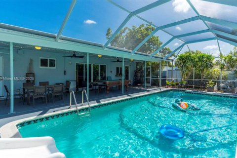 Casa en venta en Cutler Bay, Florida, 3 dormitorios, 120.49 m2 № 1979081 - foto 7