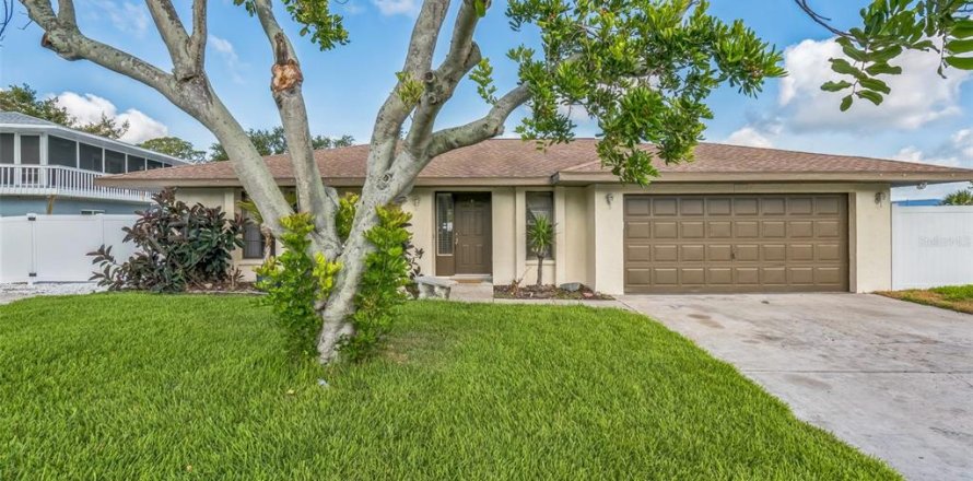 House in Bradenton, Florida 2 bedrooms, 142.7 sq.m. № 1749339