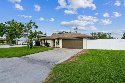 House in Bradenton, Florida 2 bedrooms, 142.7 sq.m. № 1749339 - photo 3