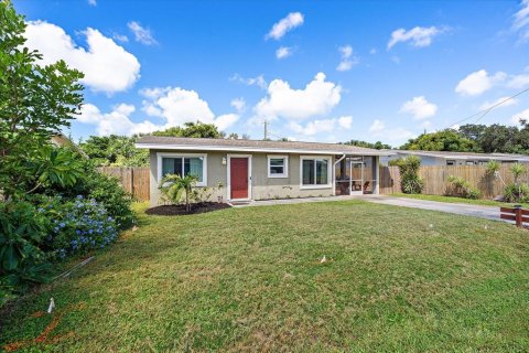 House in Sarasota, Florida 2 bedrooms, 83.43 sq.m. № 2379843