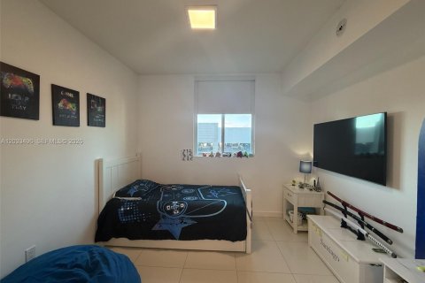 Снять в аренду кондоминиум в Дорал, Флорида 2 спальни, 99.03м2, № 2077985 - фото 10