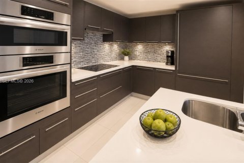 Снять в аренду кондоминиум в Дорал, Флорида 2 спальни, 99.03м2, № 2077985 - фото 4